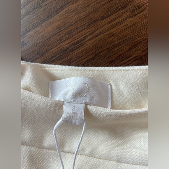 Le’ AL.X Elegant Cream Mini Skirt NWT - Picture 4 of 6